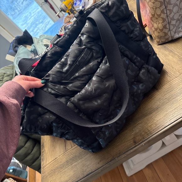 go dash dot Handbags - Go Dash Dot Black Quilted Camo Duffel Gym Bag Travel Tote w/ Removable Pouch